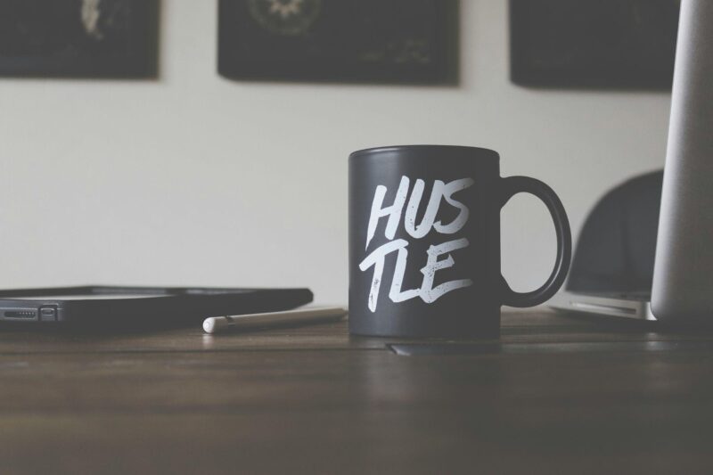 side hustle ideas, choose side hustle, best side businesses, relevant side jobs, side hustle for lifestyle, local side hustles, profitable side gigs, flexible part-time jobs, side hustle tips, lifestyle-oriented side jobs